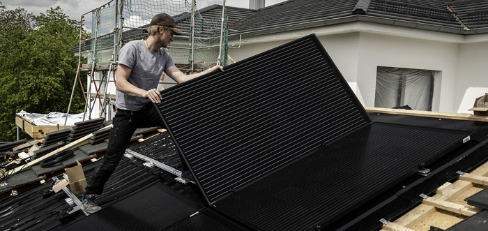 Aufbau einer Photovoltaik-Anlage von CREATON