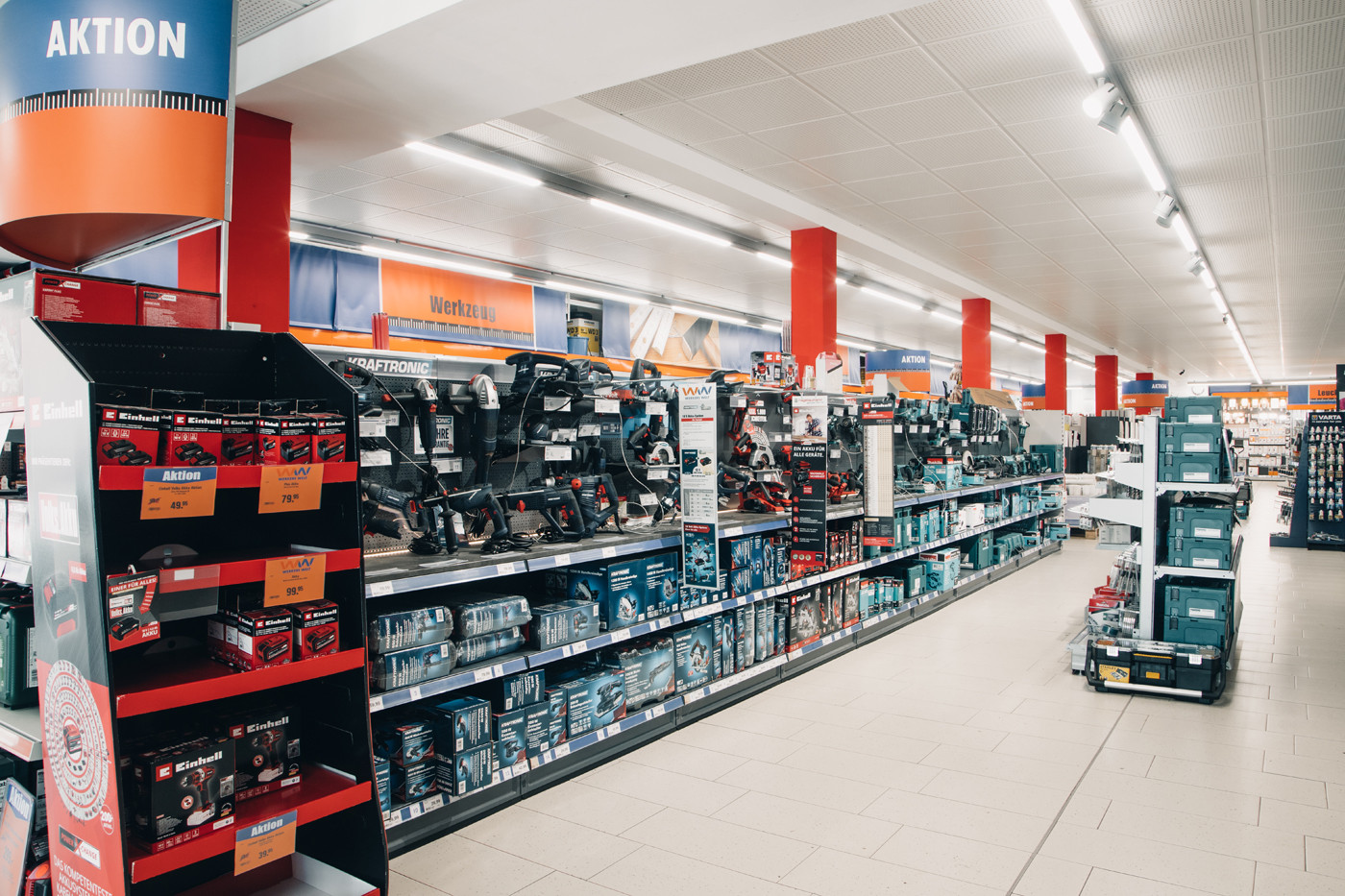 Maschinenabteilung im Baumarkt Friesoythe